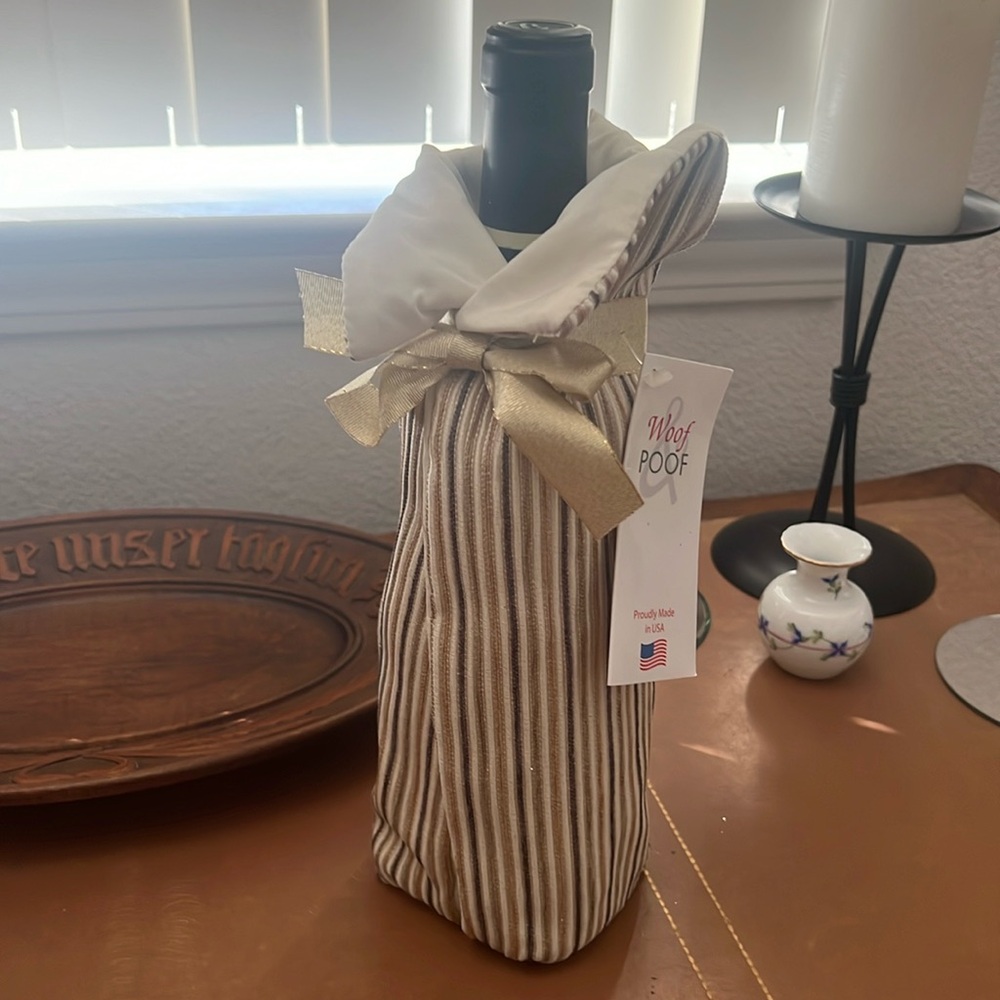 Woof and poof wine bag/wrap nwt